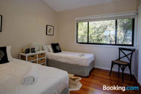 ROCKPOOL (4 Night Min) - Sunshine Coast Tourism 3