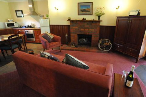 Wintarni Olives Cottage - Holiday Sunshine Coast 2