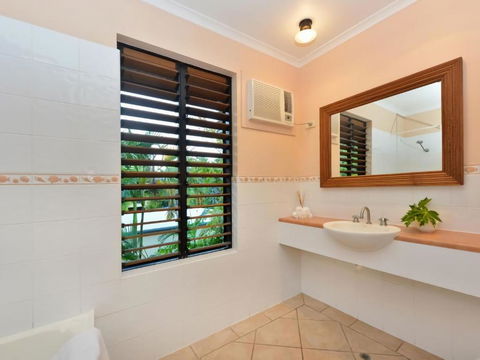 Balinese Breeze - Sunshine Coast Tourism 4