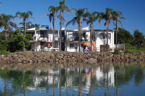Beachfront 6 25 Willow Street - Sunshine Coast Tourism 6