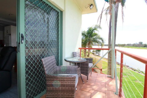 Beachfront 6 25 Willow Street - Sunshine Coast Tourism 2