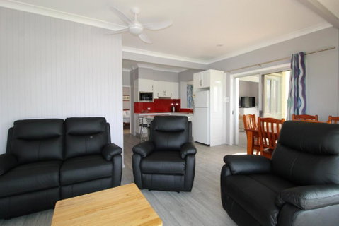 Beachfront 6 25 Willow Street - Sunshine Coast Tourism 5