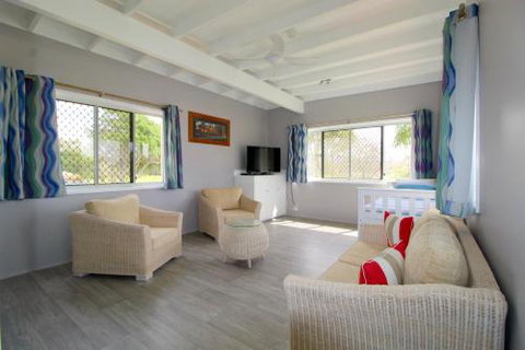 Beachfront 6 25 Willow Street - Sunshine Coast Tourism 4