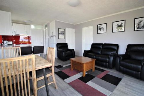 Beachfront 3 25 Willow Street - Sunshine Coast Tourism 3