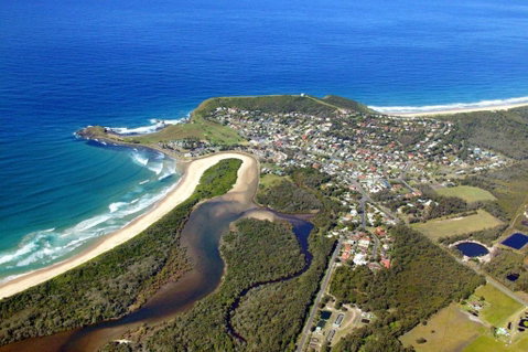 Beachfront 4 25 Willow Street - Sunshine Coast Tourism 3