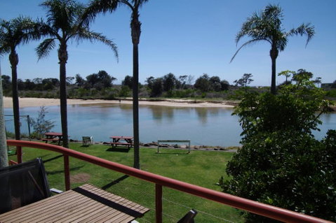 Beachfront 4 25 Willow Street - Sunshine Coast Tourism 6