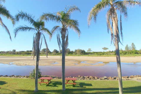 Beachfront 4 25 Willow Street - Sunshine Coast Tourism 1