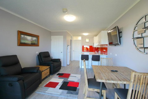 Beachfront 4 25 Willow Street - Sunshine Coast Tourism 5