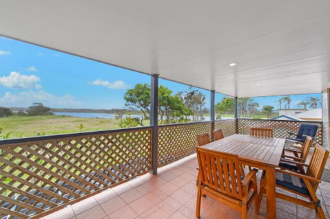 Bellhaven 2 17 Willow Street - Sunshine Coast Tourism 3