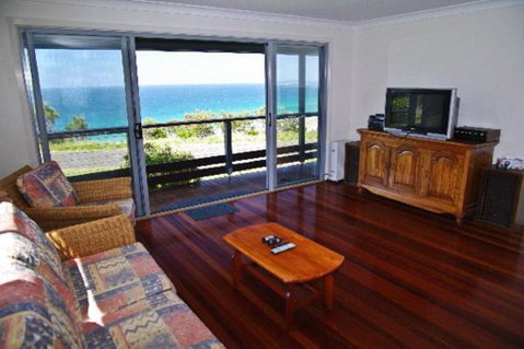 Charm Cottage 58 Skyline Crescent - Sunshine Coast Tourism 3