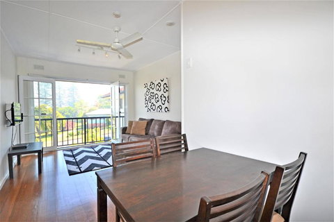 Breakers 6 2 Hill Street - Holiday Sunshine Coast 1