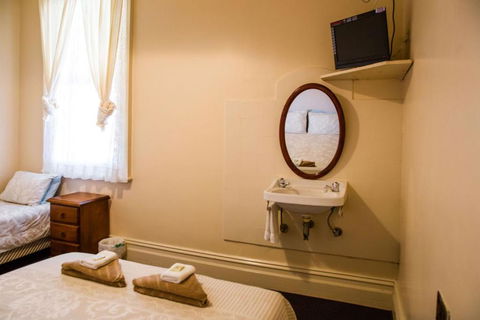 Bank Hotel Dungog - Holiday Sunshine Coast 5