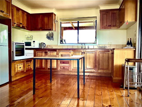 Gilgraves Vineyard Farmstay - Holiday Sunshine Coast 4