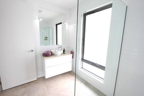 Wentworth Wharf B & B - Sunshine Coast Tourism 1