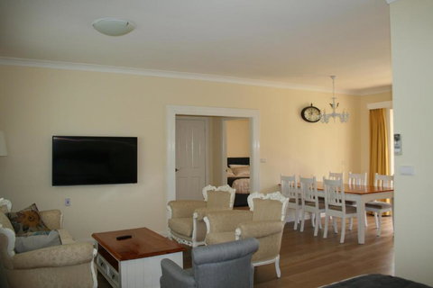 Colins Garden - Holiday Sunshine Coast 2