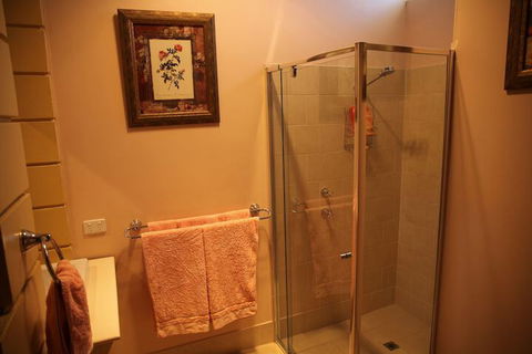 Burra Railway Station Bed & Breakfast - Holiday Sunshine Coast 2