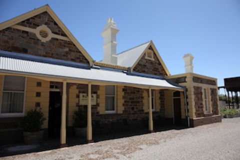 Burra Railway Station Bed & Breakfast - Holiday Sunshine Coast 0