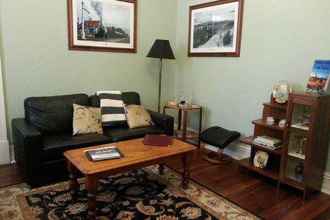 Burra Railway Station Bed & Breakfast - Holiday Sunshine Coast 4