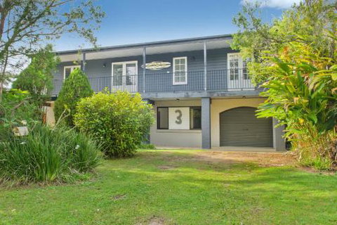 Bonny Beach House Holiday Accommodation With Pool - Holiday Sunshine Coast 0