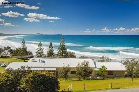 Bonny Beach House Holiday Accommodation With Pool - Holiday Sunshine Coast 4