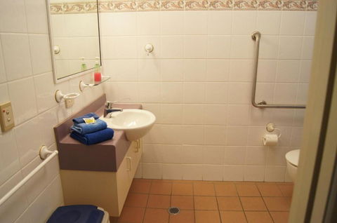 Accommodation On Denham - Holiday Sunshine Coast 4