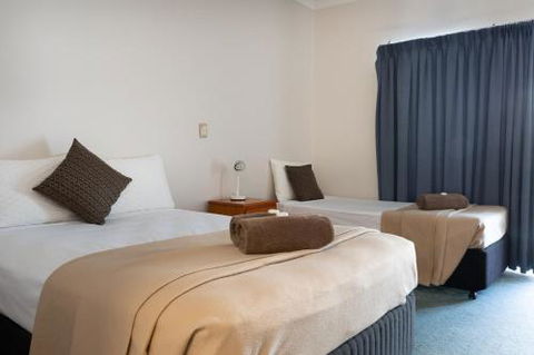 Accommodation On Denham - Holiday Sunshine Coast 6