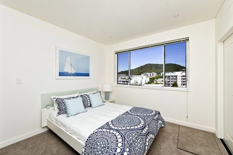Harbourview Penthouse - Holiday Sunshine Coast 2