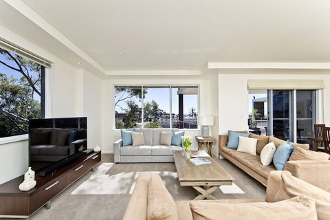 Harbourview Penthouse - Holiday Sunshine Coast 5