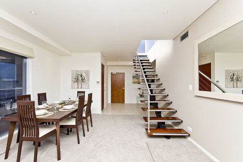 Harbourview Penthouse - Holiday Sunshine Coast 3