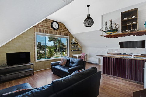 Salt Wood Cabin Style Retreat - Sunshine Coast Tourism 3