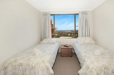 Pacific Tower Penthouse - Sunshine Coast Tourism 3
