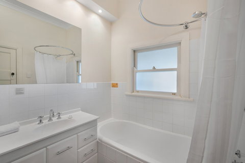 Lone Pine Farmhouse - Sunshine Coast Tourism 4