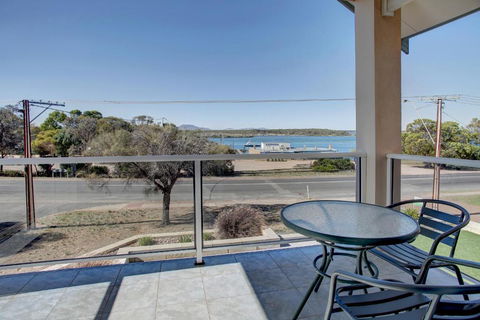 Bay Bliss In Coffin Bay - Sunshine Coast Tourism 1