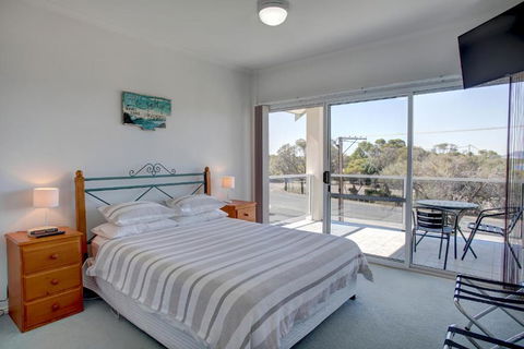 Bay Bliss In Coffin Bay - Sunshine Coast Tourism 6