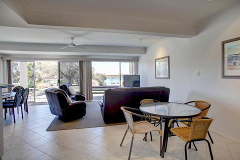 Bay Bliss In Coffin Bay - Sunshine Coast Tourism 4