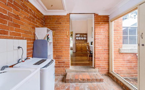 Eliza 1875 Red Brick Duplex Townhouse - Sunshine Coast Tourism 5