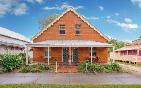 Eliza 1875 Red Brick Duplex Townhouse - Sunshine Coast Tourism 4