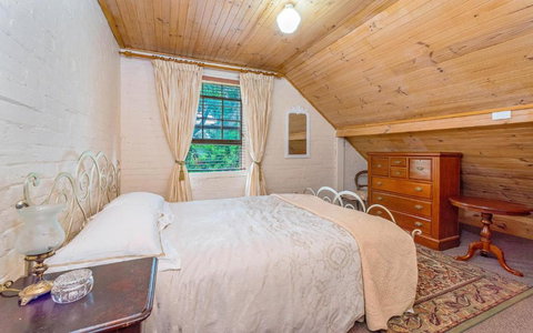 Eliza 1875 Red Brick Duplex Townhouse - Sunshine Coast Tourism 2