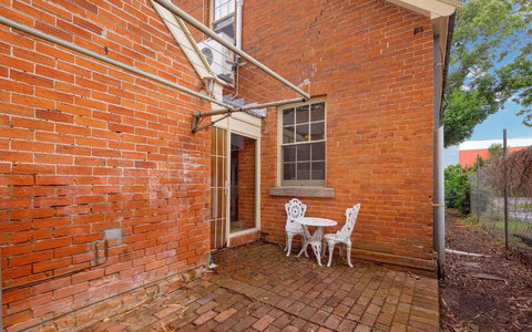 Eliza 1875 Red Brick Duplex Townhouse - Sunshine Coast Tourism 1