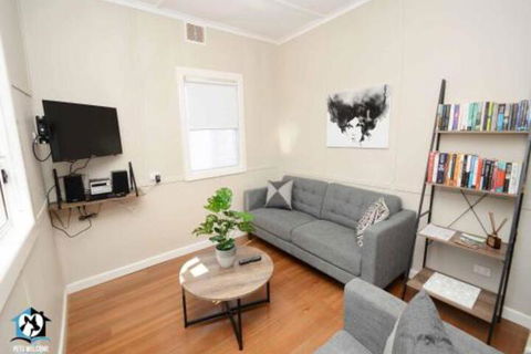 Just Renovated 2BR Cottage In Heart Of Wentworth - Sunshine Coast Tourism 5