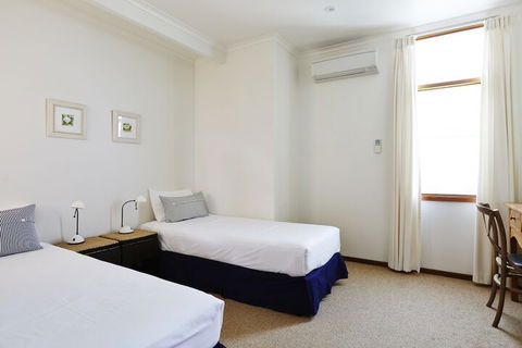 Bay Beach House - Sunshine Coast Tourism 2