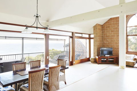 Bay Beach House - Sunshine Coast Tourism 3