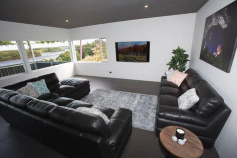 Nelson Victoria Luxury Holiday Accommodation - Sunshine Coast Tourism 4