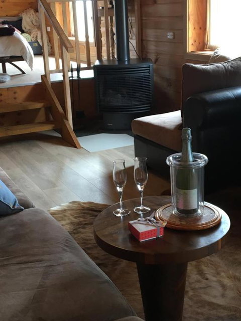 Springmead Rustic Cabin - Sunshine Coast Tourism 1