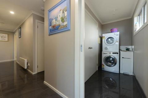 Jacks Nest - Holiday Sunshine Coast 1
