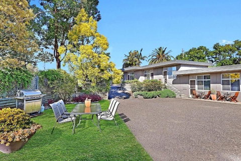 Wingham Motel - Holiday Sunshine Coast 0