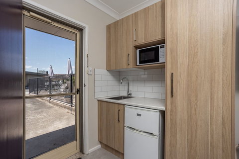 Wingham Motel - Holiday Sunshine Coast 6