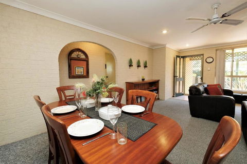 ACACIA WEEKLY ONLY - Holiday Sunshine Coast 2