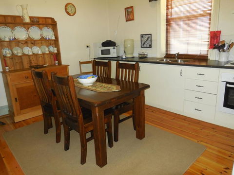 Amalie Cottage Waikerie Unit 1 - Holiday Sunshine Coast 4