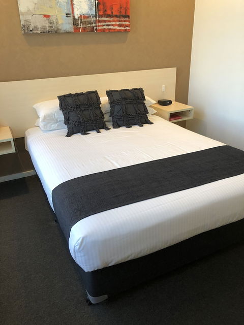 Adelaide Airport Motel - Holiday Sunshine Coast 4